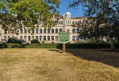Victoria, Kanada - 01 Eylül 2018: Güneşli bir günde British Columbia Parlamento Binası.