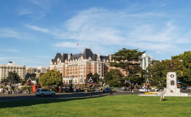 Victoria, Kanada - 01 Eylül 2018: Güneşli bir günde British Columbia Parlamento Binası.