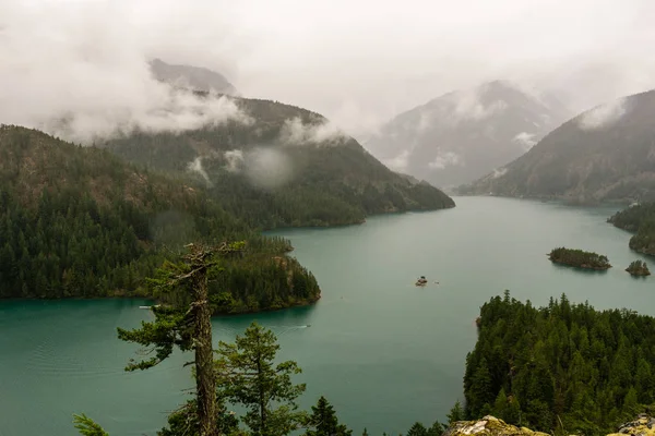 Beautiful Diablo lake in the mountains Washington state USA. — Stock Photo, Image