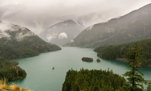 Bellissimo lago Diablo in montagna Stato di Washington Stati Uniti . — Foto Stock
