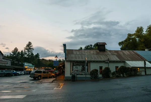 Winthrop, EUA - 15 de setembro de 2018: vista de rua pequena cidade no norte do destino turístico do estado de Washington . — Fotografia de Stock