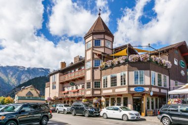 Leavenworth, Abd - 16 Eylül 2018: Cascade Dağları'nda Bavyera tarzı küçük bir köyün şehir merkezi