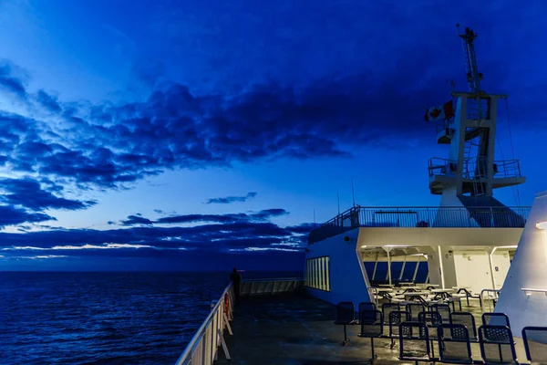 VANCOUVER, Canada - 03 settembre 2018: vista dal ponte passeggeri di una BC Ferries Nessel sunrise cruise a Vancouver . — Foto Stock