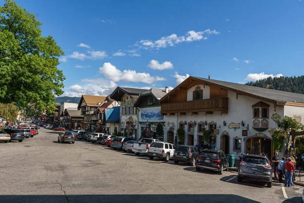 Leavenworth, EUA - 16 de setembro de 2018: Centro da pequena aldeia bávara nas Montanhas Cascata — Fotografia de Stock