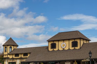 Leavenworth, Abd - 16 Eylül 2018: Cascade Dağları'nda Bavyera tarzı küçük bir köyün şehir merkezi