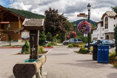 Leavenworth, Abd - 16 Eylül 2018: Cascade Dağları'nda Bavyera tarzı küçük bir köyün şehir merkezi