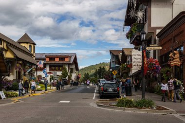Leavenworth, Abd - 16 Eylül 2018: Cascade Dağları'nda Bavyera tarzı küçük bir köyün şehir merkezi
