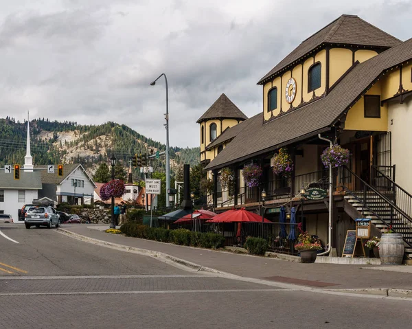Leavenworth, Abd - 16 Eylül 2018: Cascade Dağları'nda Bavyera tarzı küçük bir köyün şehir merkezi — Stok fotoğraf