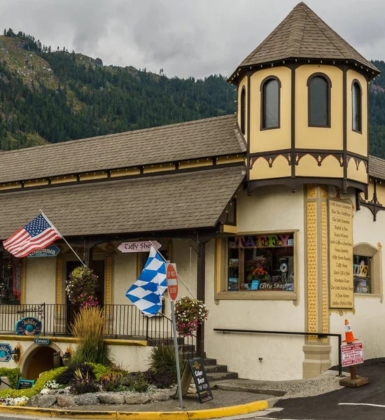 Leavenworth, États-Unis - 16 septembre 2018 : Centre-ville d'un petit village bavarois dans les monts Cascades — Photo