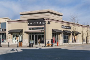 Surrey, Kanada - 10 Şubat 2019: Melanie Lyne mağaza Alışveriş Merkezi veya Sunnyside mahallede alışveriş plaza.