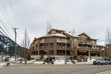 Pemberton, Kanada - 27 Şubat 2019: British Columbia'daki küçük kasabanın kış günü sokak manzarası.