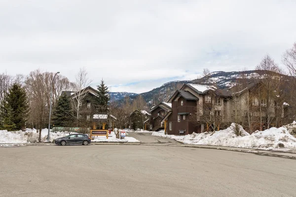 Pemberton, Kanada - 27 Şubat 2019: British Columbia'daki küçük kasabanın kış günü sokak manzarası. — Stok fotoğraf