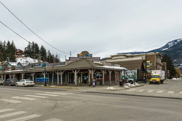 Pemberton, Kanada - 27 Şubat 2019: British Columbia'daki küçük kasabanın kış günü sokak manzarası. — Stok fotoğraf