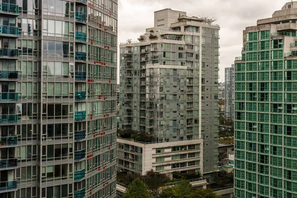 Vancouver, Kanada-5. října 2018: pohled na budovy v centru ze střechy. — Stock fotografie