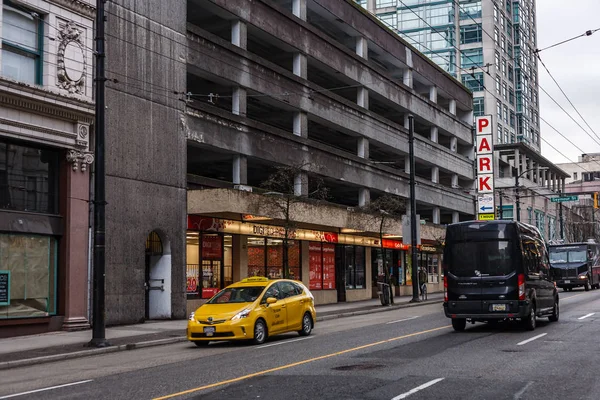 Vancouver, Kanada - 12. März 2019: Blick auf Gebäude und Straßen in der Innenstadt am Frühlingstag. — Stockfoto