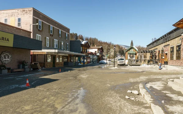 Kimberley, Kanada - 19 Mart 2019: British Columbia'nın küçük kasabasında sokak manzarası ve mağaza önü.
