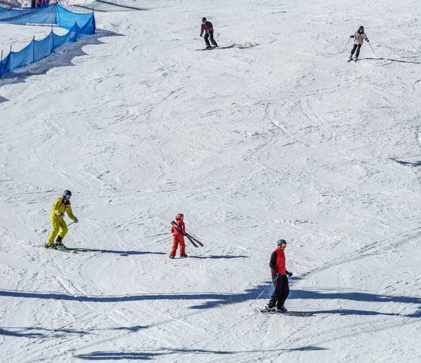 Kimberley, Kanada - 22. März 2019: Blick auf die Bergwelt im Vorfrühling Skifahren. — Stockfoto