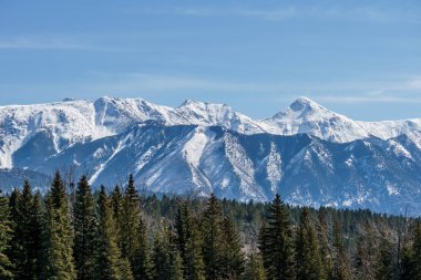 British Columbia Kanada erken bahar açık gökyüzü kar ile Kanada Rockies.