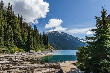 garibaldi gölü kanada ile güzel yürüyüş parkuru.