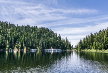 dağlarda güzel Bariyer göl Garibaldi il parkı british columbia kanada.