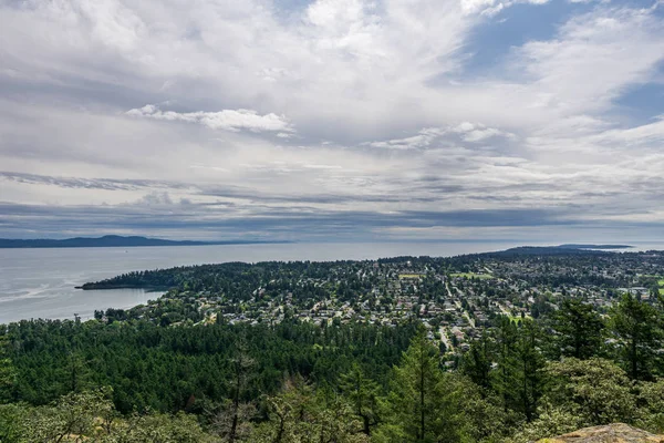 Vista panorámica aérea de la ciudad de Victoria desde el parque Monte Douglas con una hermosa escena del Océano Pacífico . — Foto de Stock