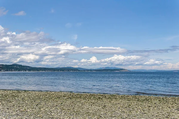 Panorama pemandangan pantai pasifik dengan langit berawan Vancouver pulau Kanada . — Stok Foto