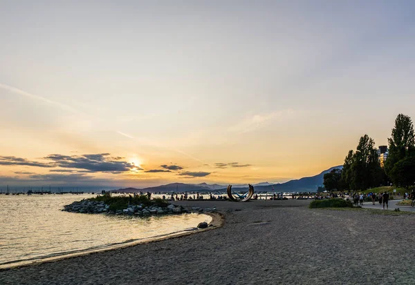 Vancouver, Kanada - 31 Temmuz 2019: şehir merkezindeki Sunset Beach'te günün sonu.