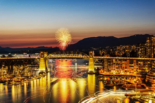 カナダ、バンクーバー - 2019年8月3日:ホンダ・セレブレーション・オブ・ライト・クロアチアチームがバンクーバーで花火を打ち上げる. — ストック写真