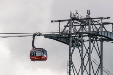 Whistler, Kanada - 25 Ağustos 2019: Whistler blackcomb Red Peak 2 Peak Gondola.