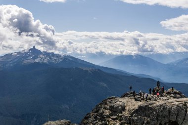 Whistler, Kanada - 25 Ağustos 2019: Dünya Zirvesi yaz günü gözcüleri.