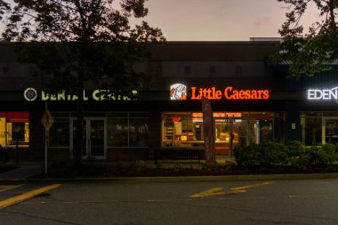 Surrey, Kanada - 25 Eylül 2019: Little Caesars Pizza Mağazası