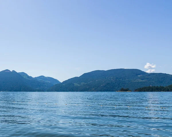 Céu Azul Claro Sobre Harrison Lake Colúmbia Britânica Fundo Canadá — Fotografia de Stock