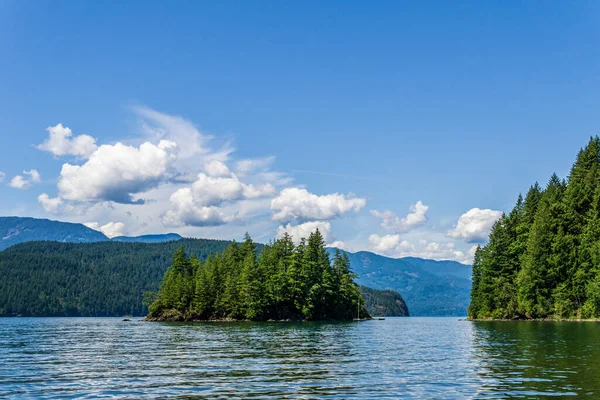 Veiw Shore Harrison Lake British Columbia Canada Green Land Blue — Stok Foto