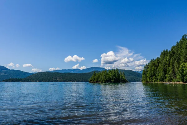 Veiw Shore Harrison Lake British Columbia Canada Green Land Blue — Stok Foto