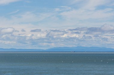 Howe Sound 'daki Pasifik Okyanusu kıyısındaki Kanada deniz manzarası çok güzel.