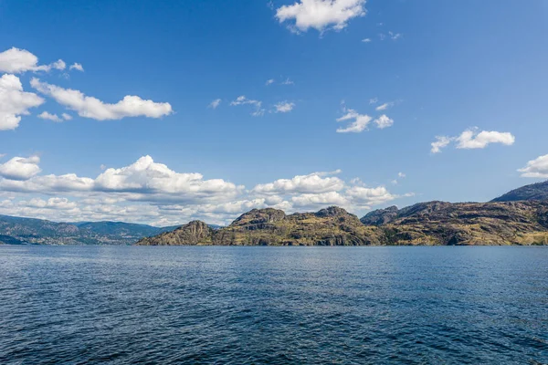 Okanagan Pemandangan Danau Pada Musim Panas Dengan Langit Biru Kolumbia — Stok Foto