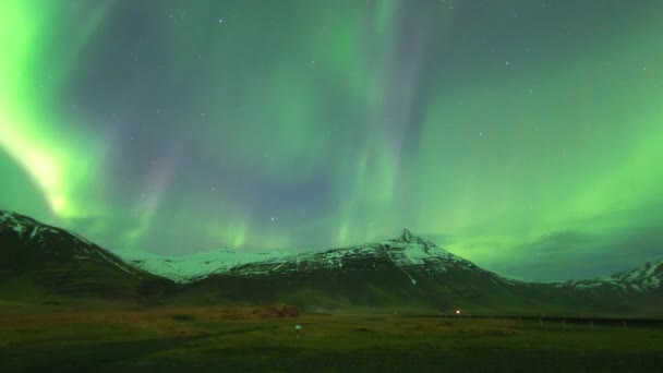 ズーム アウト アイスランドでオーロラ オーロラ 時間の経過 — ストック動画