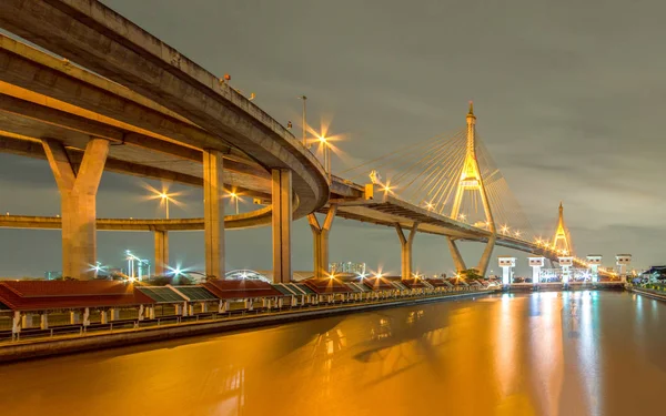 Μπουμιμπόλ Κρεμαστή Γέφυρα Στην Ταϊλάνδη Επίσης Γνωστή Βιομηχανική Δαχτυλίδι Οδική — Φωτογραφία Αρχείου