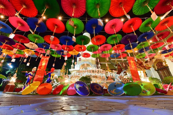 Mucize Lanna şemsiye Festivali'nde Wat Phra Pan(Phra Non Mae Puka), Chiangmai, Tayland