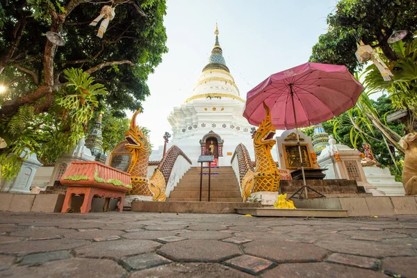 Pagoda Blanca Que Contiene Reliquias Buda Templo Wat Ket Karam —  Fotos de Stock