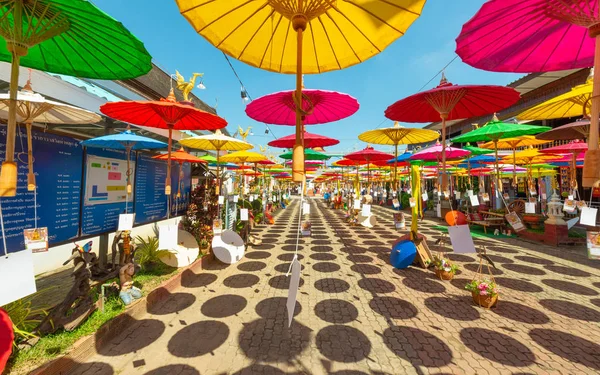 Renkli kağıt el yapımı şemsiye, Wat Tha Luk, Chiangmai, Tayland