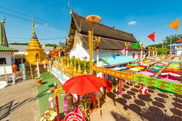 Renkli kağıt el yapımı şemsiye, Wat Tha Luk, Chiangmai, Tayland