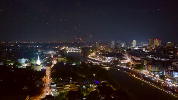 Vista Alto Ángulo Fuegos Artificiales Linternas Flotantes Personas Yee Peng — Vídeos de Stock