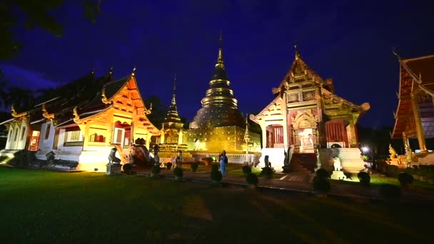 Hermoso Templo Wat Phra Singh Templo Más Famoso Crepúsculo Chiang — Vídeos de Stock