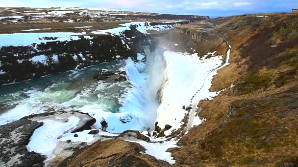 Gullfoss vodopád pohled a zimní krajina obrázek v zimní sezóně, Gullfoss je jedním z nejpopulárnějších vodopády Islandu a turistické atrakce v kaňonu řeky Hvita Island