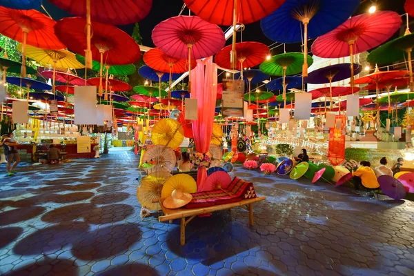 Chiang Mai Tayland - 26 Ekim 2018: Mucize Lanna şemsiye Festivali'nde Wat Phra Pan(Phra Non Mae Puka), Chiangmai, Tayland