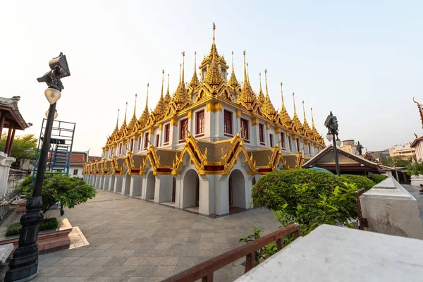 Mooie Hemel Bij Wat Ratchanatdaram Tempel Bangkok Thailand Rechtenvrije Stockfoto's