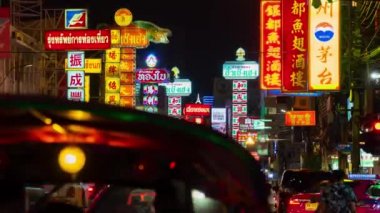 Zaman atlamalı Yaowarat Road, Yaowarat trafik ana merkezinin Bangkok'da Çin kültürünün 200 yılı aşkın süredir, Bangkok Tayland, Zoom-Out oldu