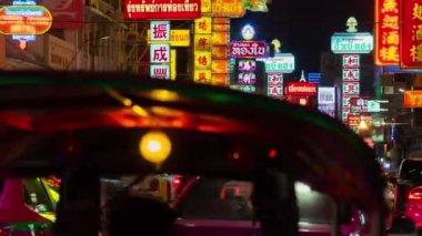 Zaman atlamalı trafik Yaowarat Road, Yaowarat üzerinde 200 yıl Bangkok Çin kültürünün ana merkezi olmuştur, Bangkok Tayland, hareket sol-sağ