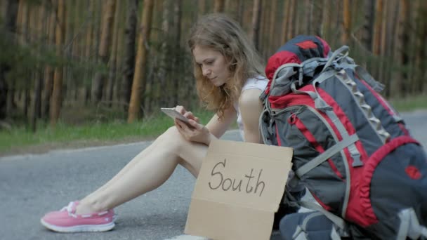 Young Beautiful Woman Hitchhiking Standing Road Backpack Table Inscription South — Stock Video